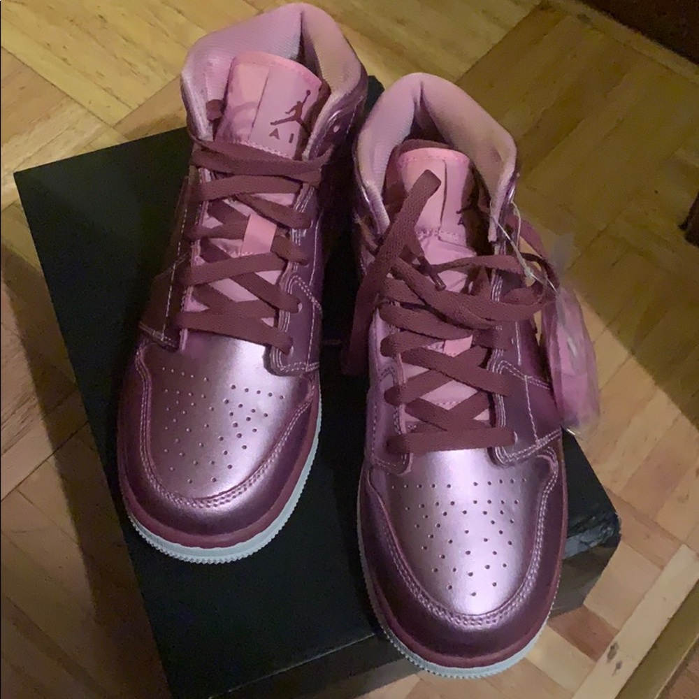 Brand new !! Metallic pink Air Jordan 1 (mid)!!